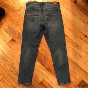 American Eagle Cropped Jeans (size 8 short)
